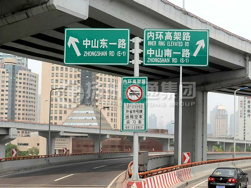 BZG-013，交通標(biāo)志桿，T型三懸臂交通標(biāo)志桿