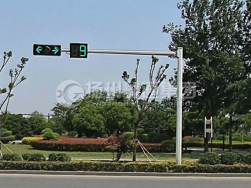 XHDG-035，L型八棱信號燈桿，丁字路口